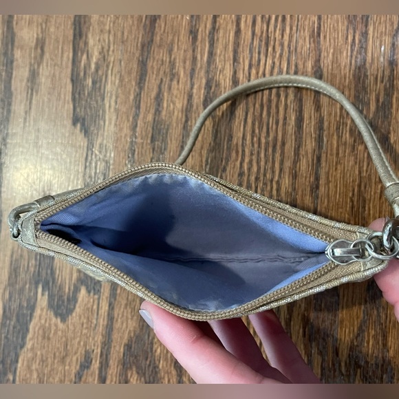 EXCELLENT Coach Wristlet - zipper - Picture 3 of 3